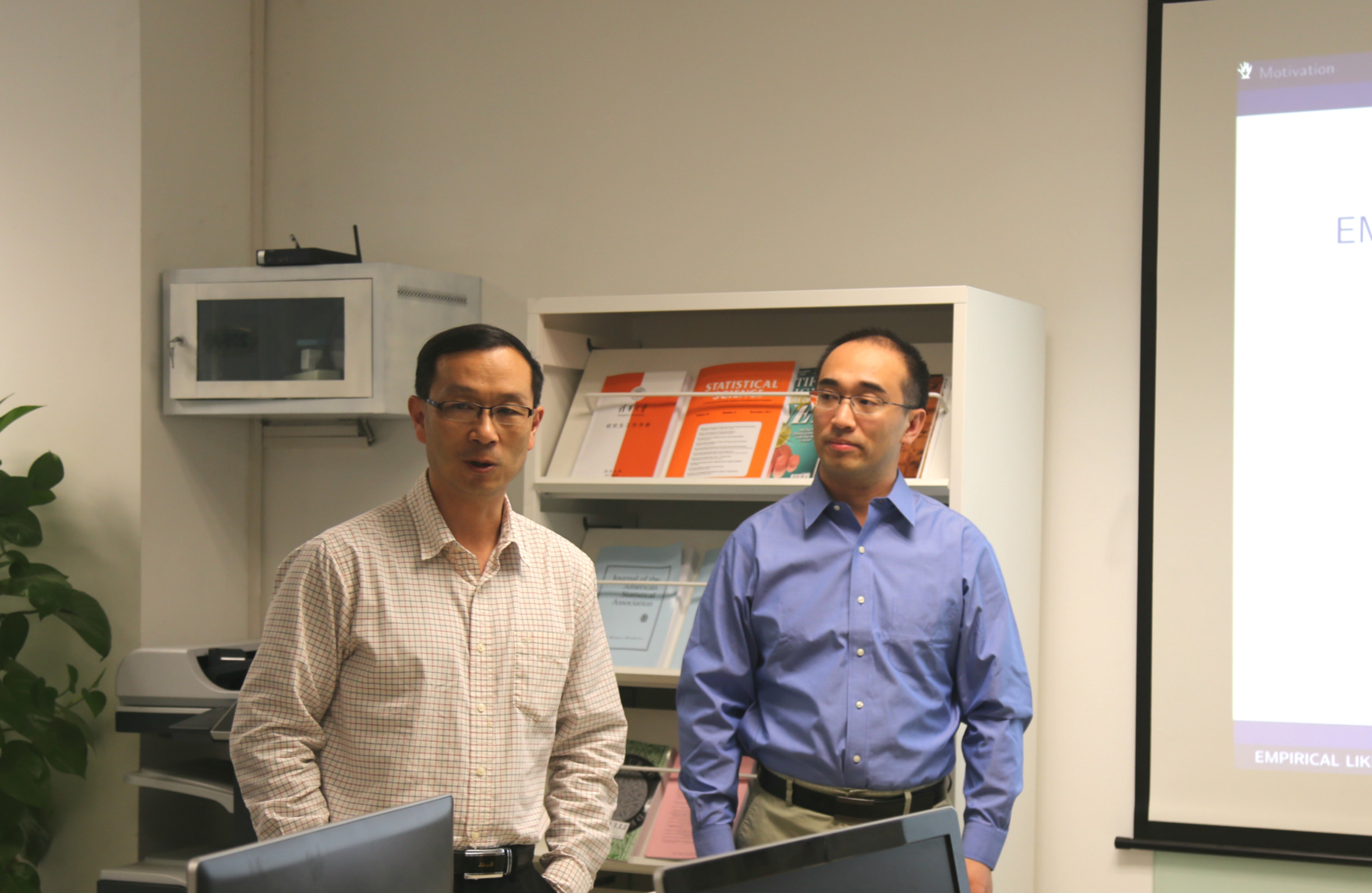 Prof. Rong Liu from University of Toledo Visits the Center and Gives a Talk