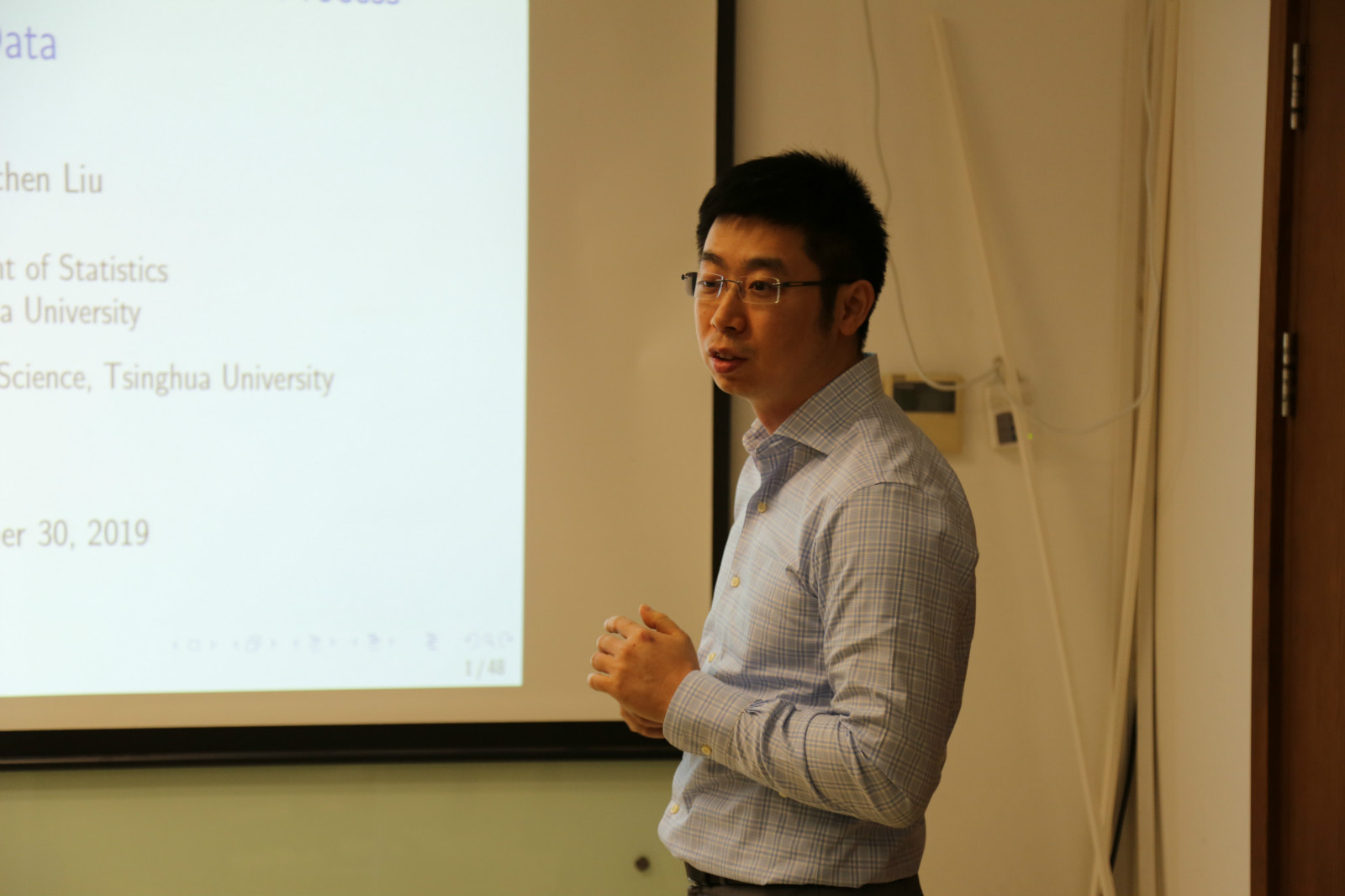 Pro. Jingchen Liu from Columbia University Visited Our Center and Gave a Talk